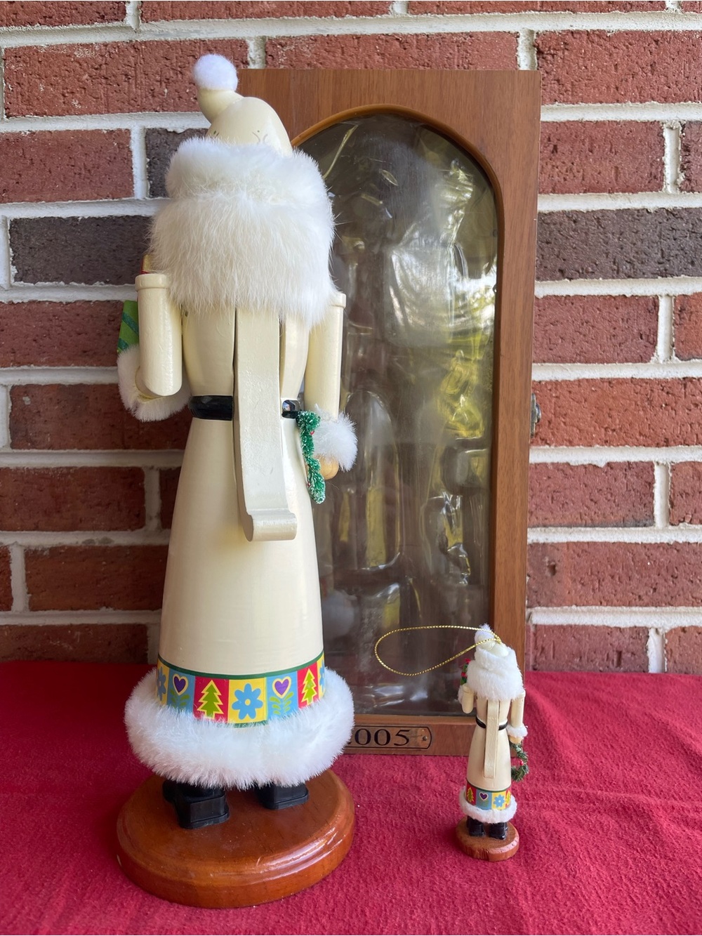 Vintage 2005 Wooden 14" White Santa Claus Nutcracker & Ornament Set With Case - Picture 2 of 8
